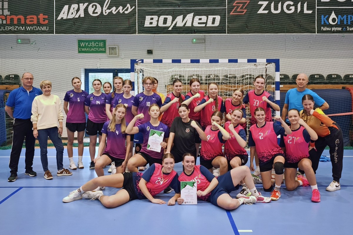 Wieluńskie drużyny „pozamiatały” w półfinałach mistrzostw województwa w piłce manualnej