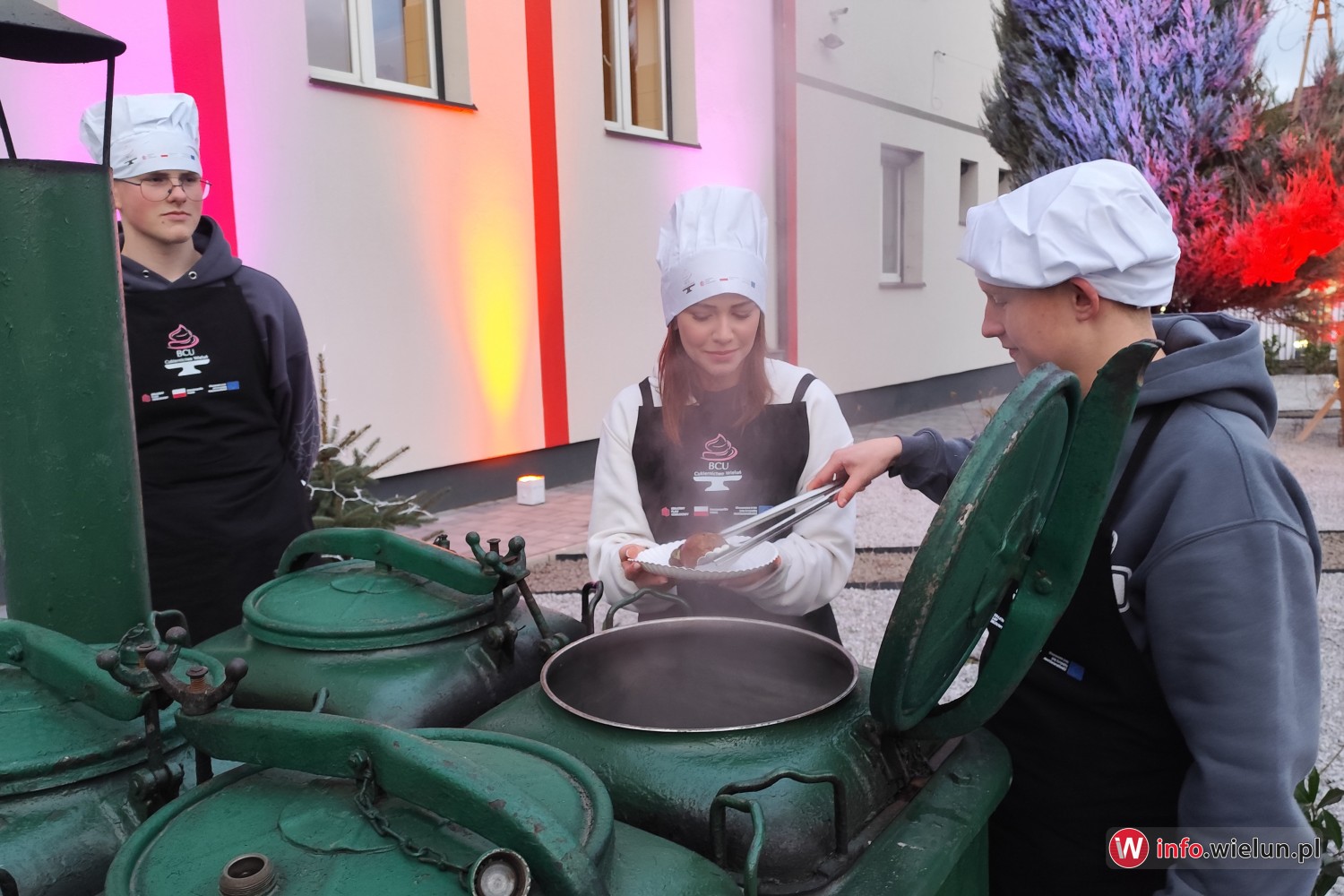 Świąteczny bazarek przy BCU już otwarty. Są pyszności, rękodzieło i rodzinna atmosfera